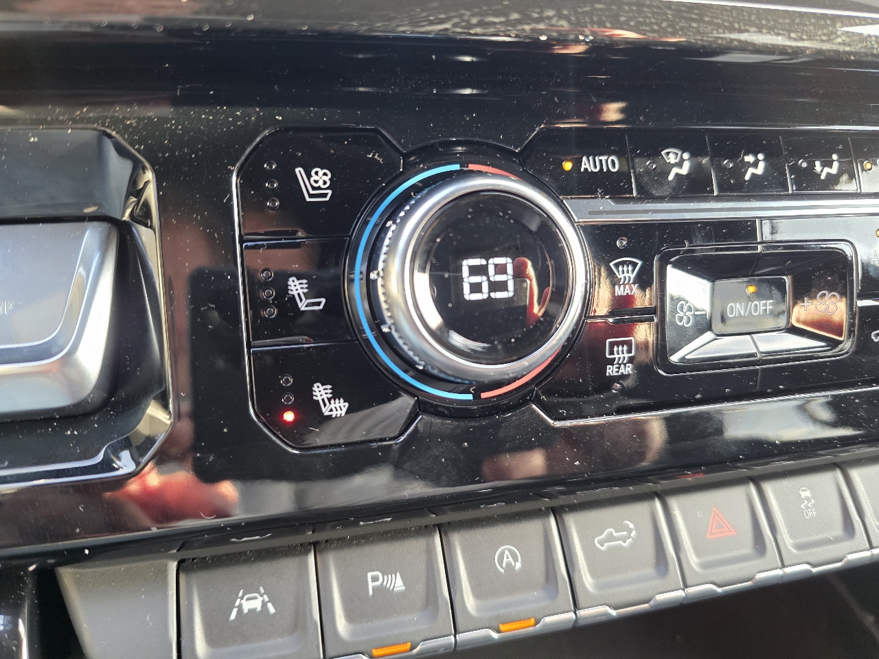 GMC Sierra 1500 4WD Crew Cab 147" AT4X 2025