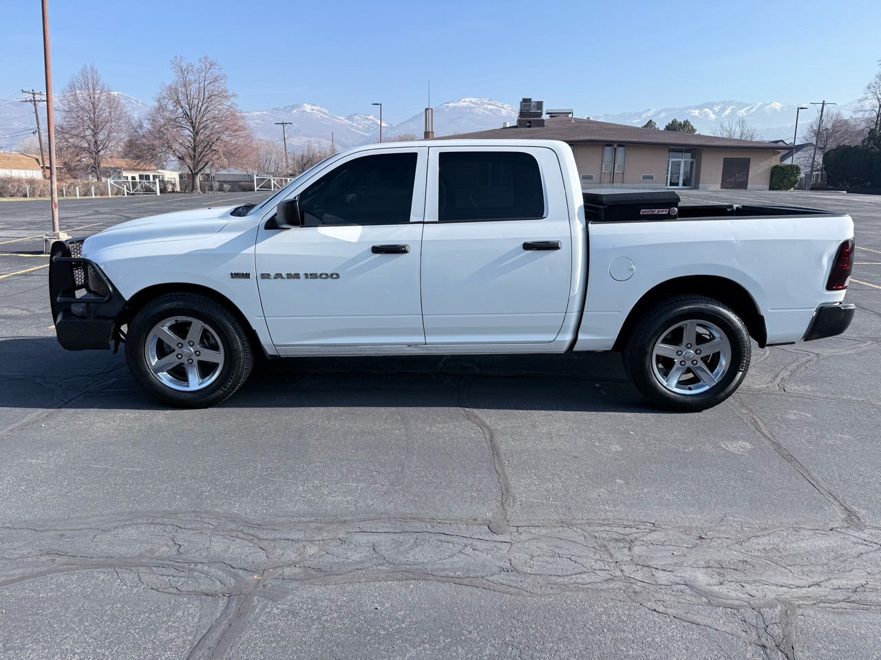RAM 1500 4WD Crew Cab 140.5" ST 2012