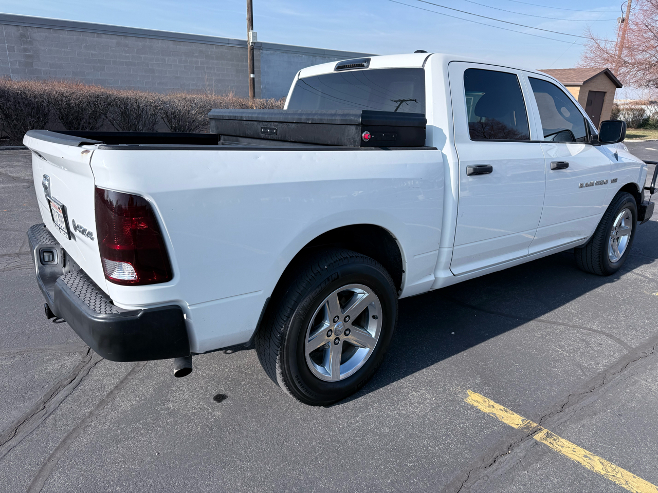 RAM 1500 4WD Crew Cab 140.5" ST 2012