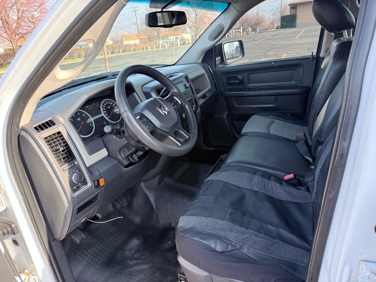 RAM 1500 4WD Crew Cab 140.5" ST 2012