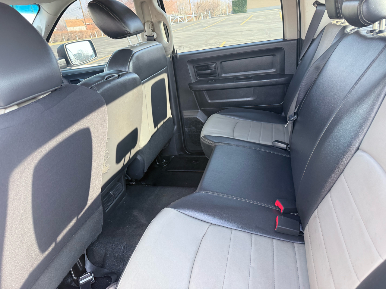 RAM 1500 4WD Crew Cab 140.5" ST 2012