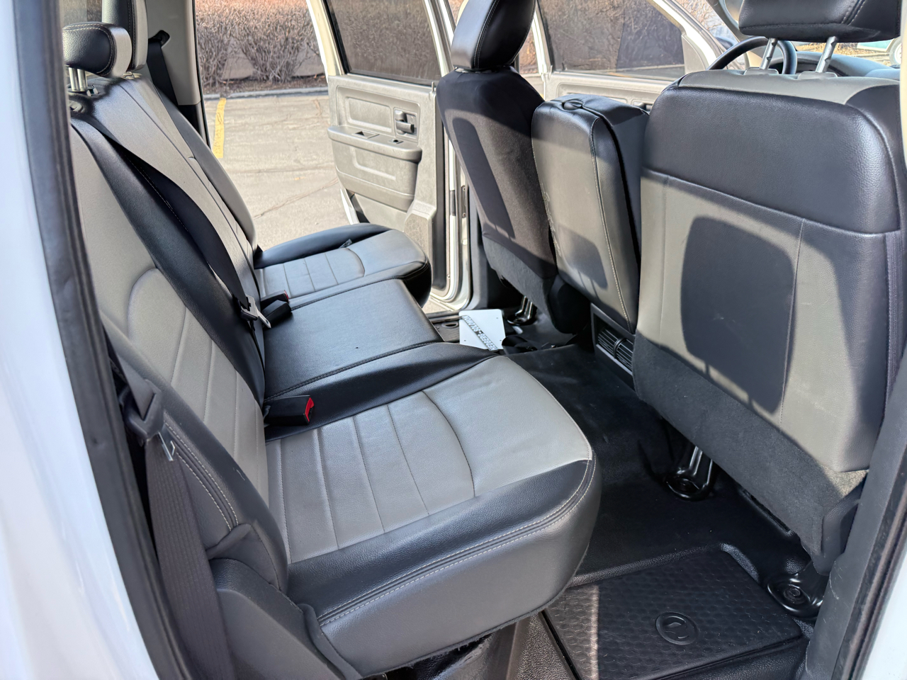 RAM 1500 4WD Crew Cab 140.5" ST 2012