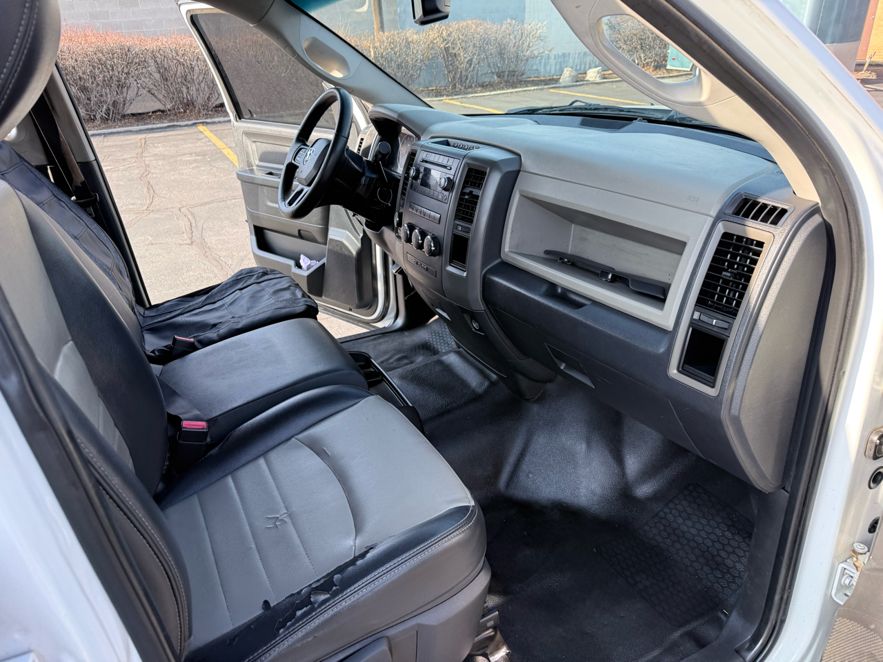 RAM 1500 4WD Crew Cab 140.5" ST 2012