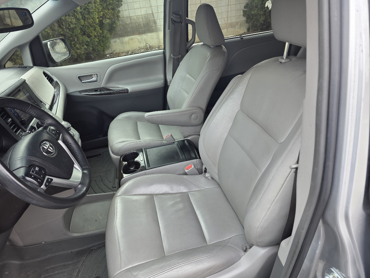 Toyota Sienna XLE Auto Access Seat FWD 7-Passenger (Natl) 2017