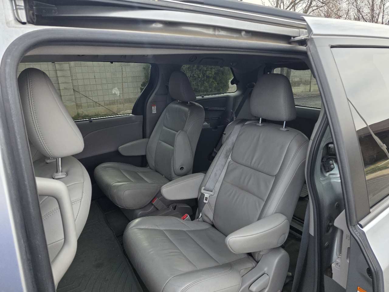 Toyota Sienna XLE Auto Access Seat FWD 7-Passenger (Natl) 2017