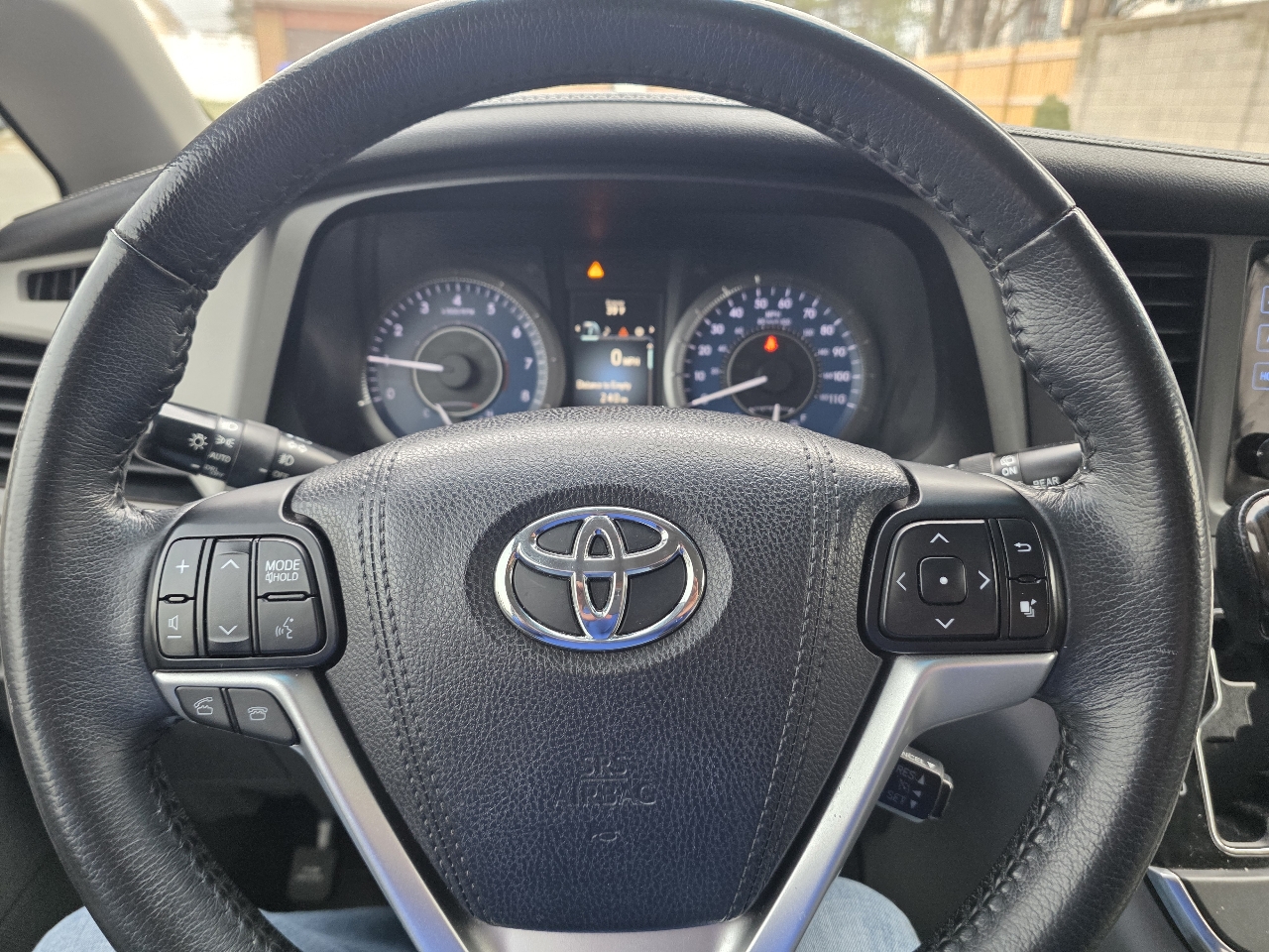 Toyota Sienna XLE Auto Access Seat FWD 7-Passenger (Natl) 2017