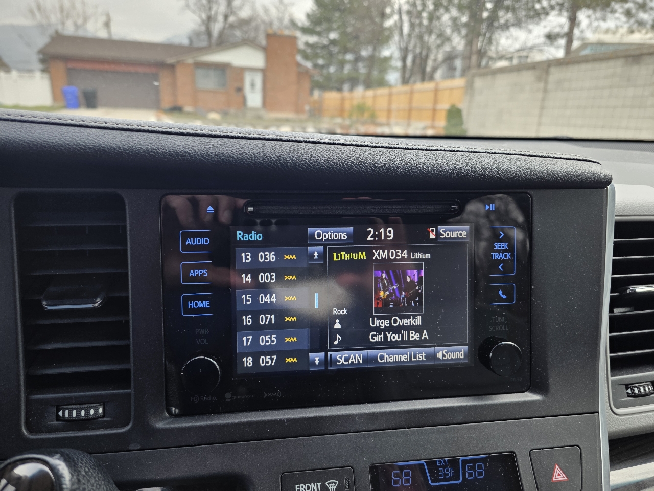 Toyota Sienna XLE Auto Access Seat FWD 7-Passenger (Natl) 2017