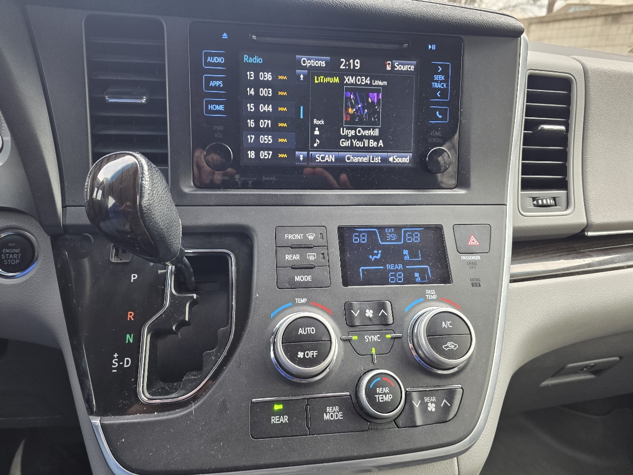 Toyota Sienna XLE Auto Access Seat FWD 7-Passenger (Natl) 2017