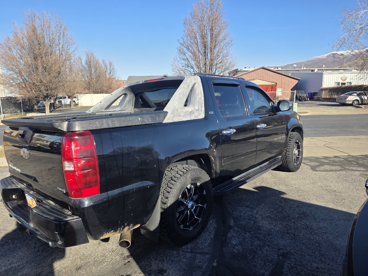 Chevrolet Avalanche 4WD Crew Cab 130" LT w/2LT 2008