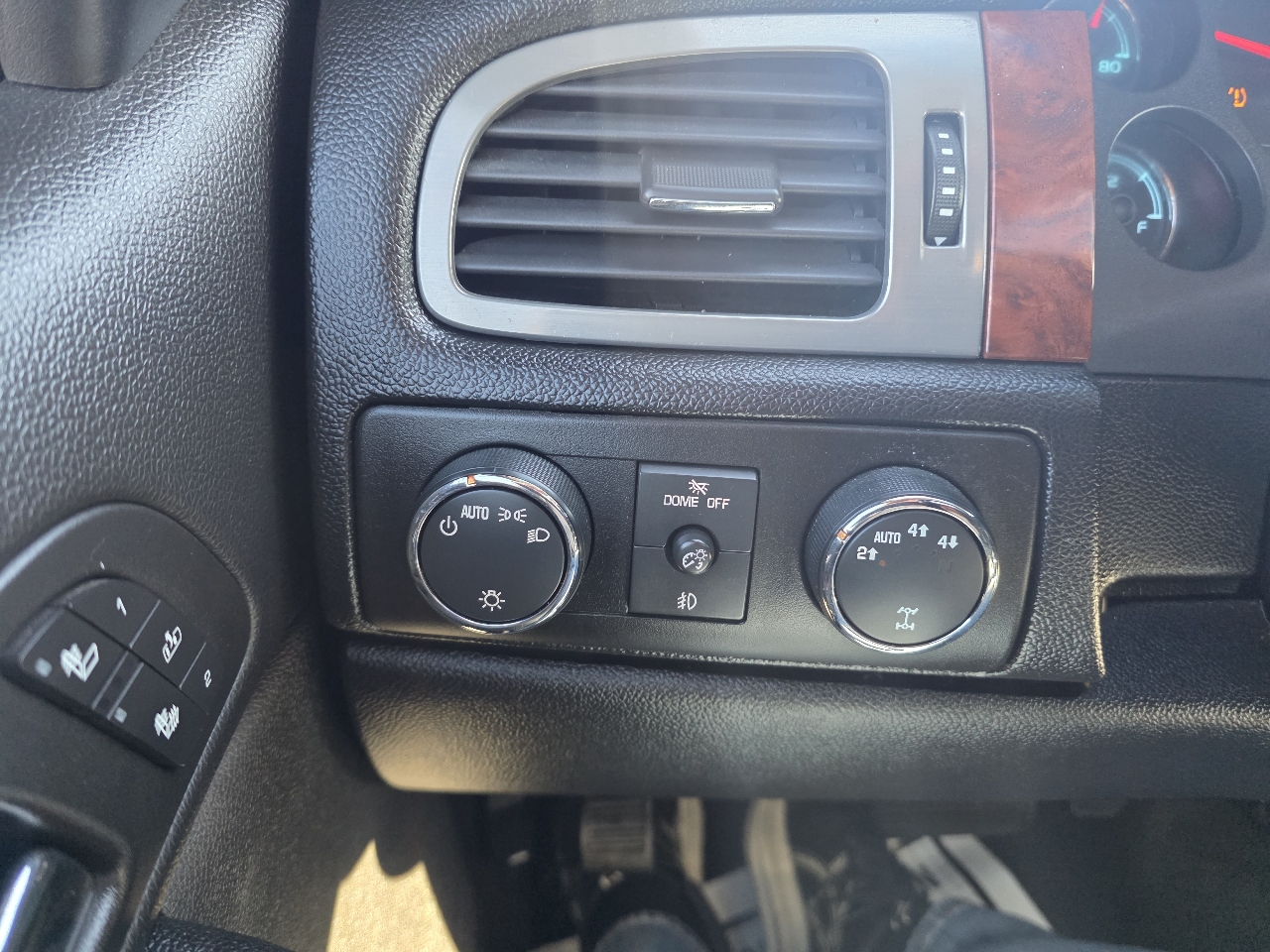 Chevrolet Avalanche 4WD Crew Cab 130" LT w/2LT 2008