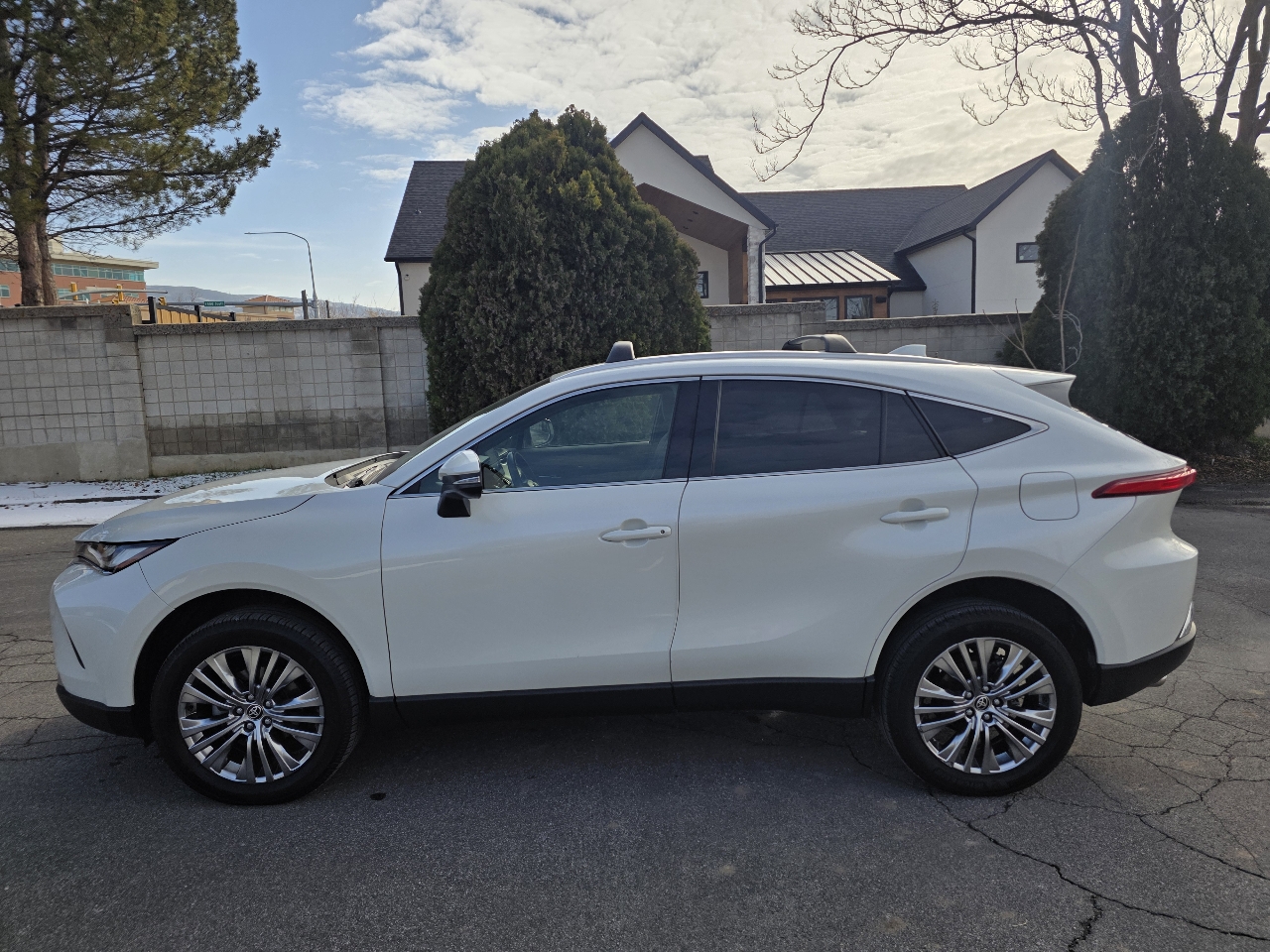 Toyota Venza XLE 4D SUV AWD V6 2022