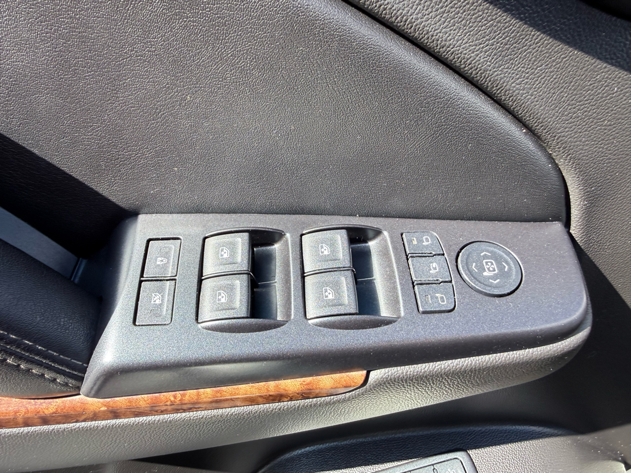 Chevrolet Suburban 4WD 4dr LTZ 2015