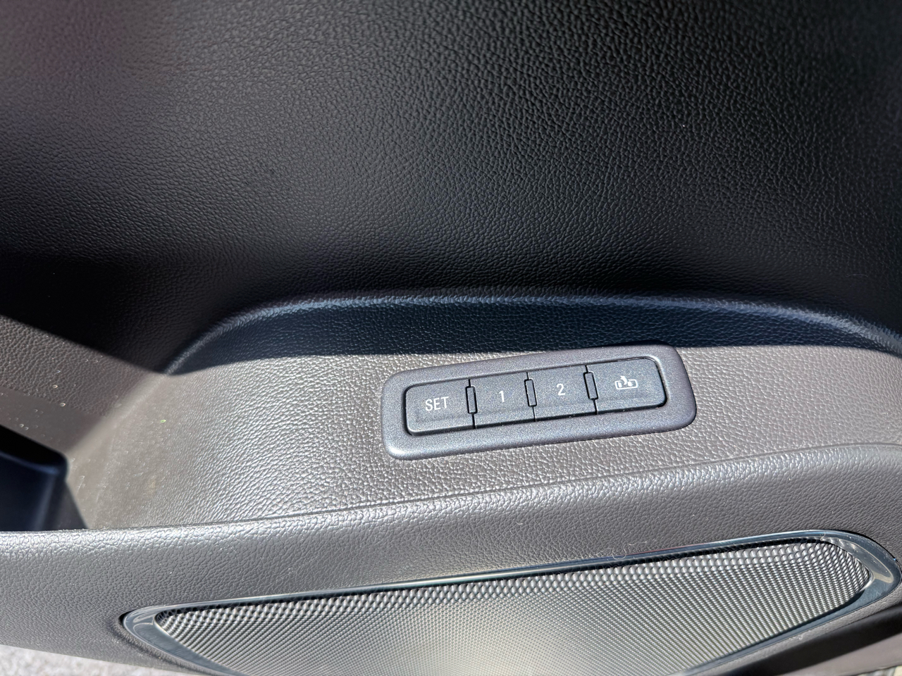 Chevrolet Suburban 4WD 4dr LTZ 2015