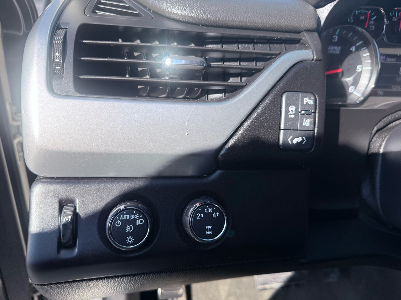 Chevrolet Suburban 4WD 4dr LTZ 2015