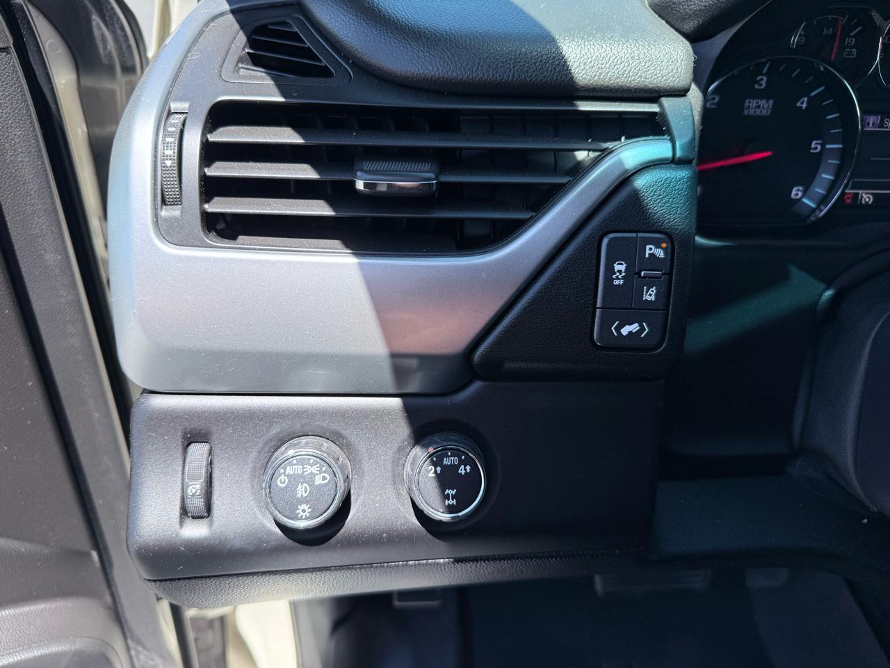 Chevrolet Suburban 4WD 4dr LTZ 2015