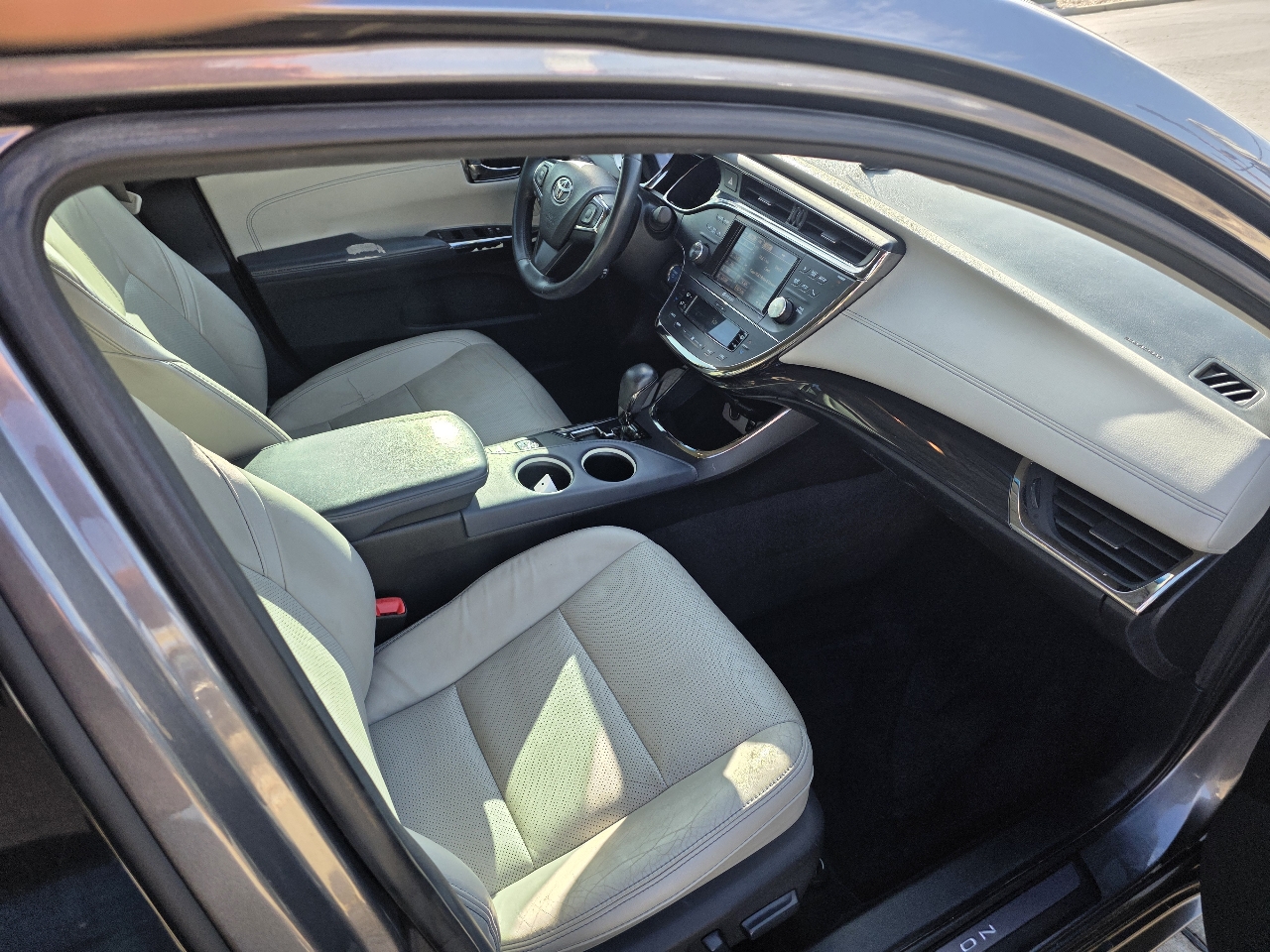 Toyota Avalon Hybrid 4dr Sdn XLE Touring (Natl) 2014