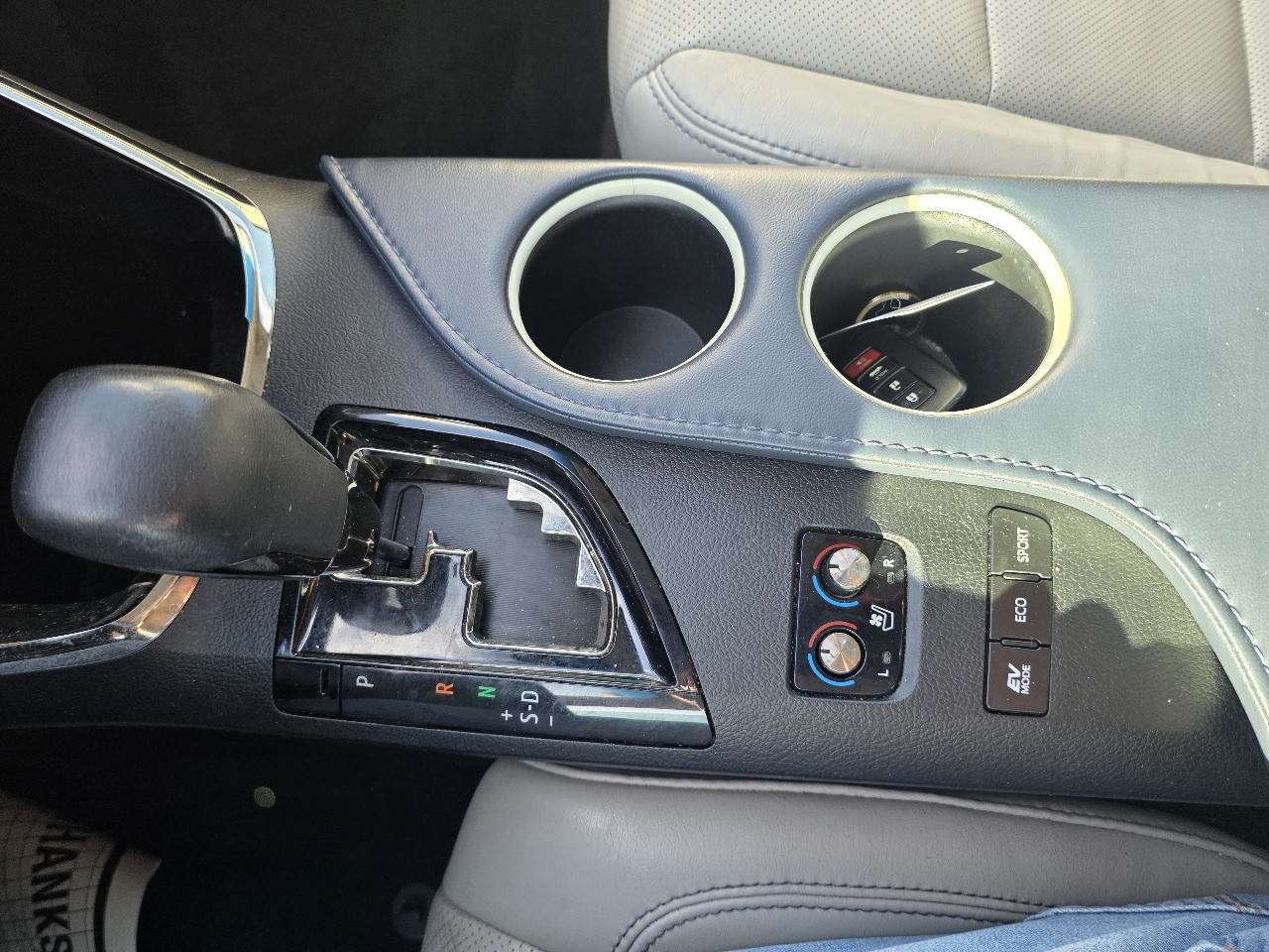 Toyota Avalon Hybrid 4dr Sdn XLE Touring (Natl) 2014