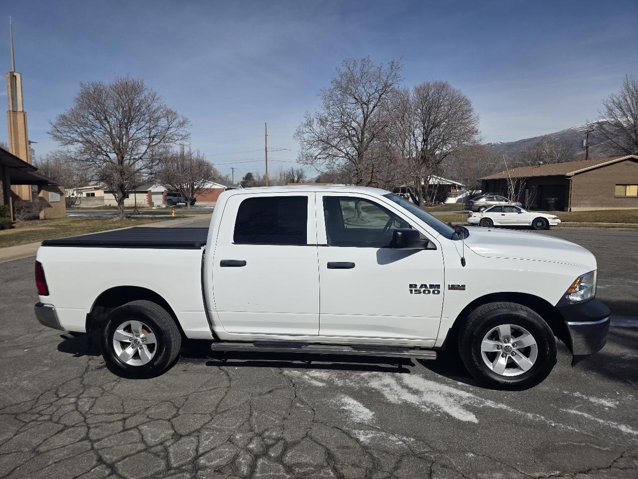 RAM 1500 4WD Crew Cab 140.5" ST 2016