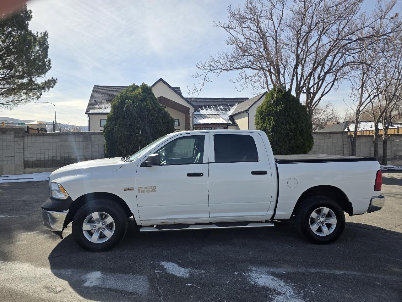 RAM 1500 4WD Crew Cab 140.5" ST 2016