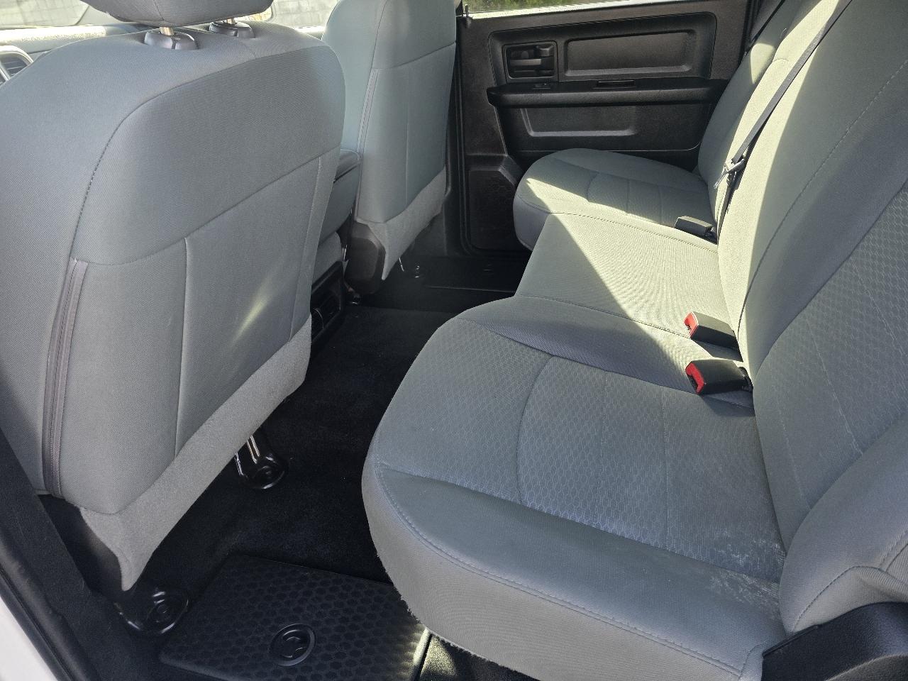 RAM 1500 4WD Crew Cab 140.5" ST 2016