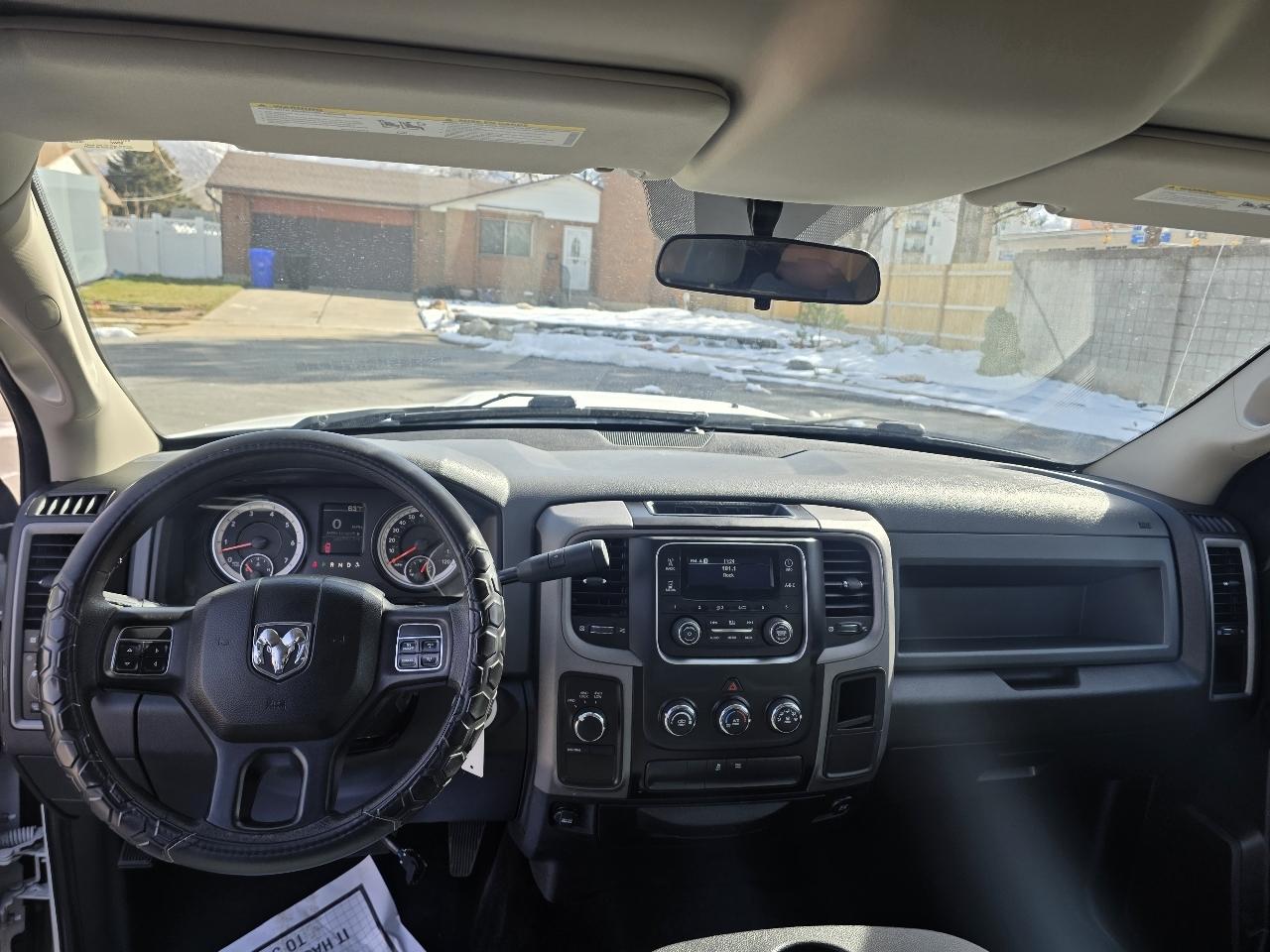 RAM 1500 4WD Crew Cab 140.5" ST 2016