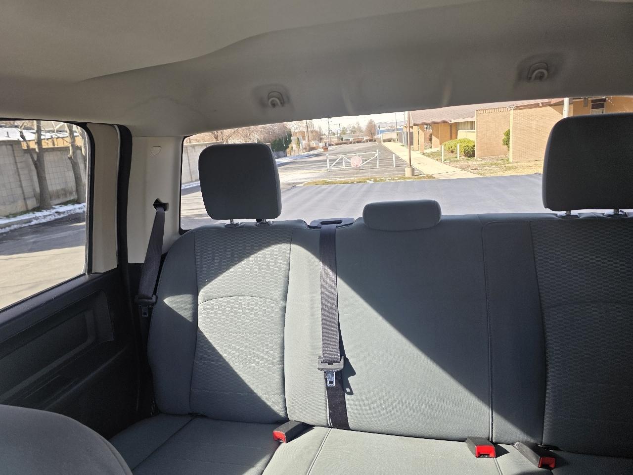 RAM 1500 4WD Crew Cab 140.5" ST 2016