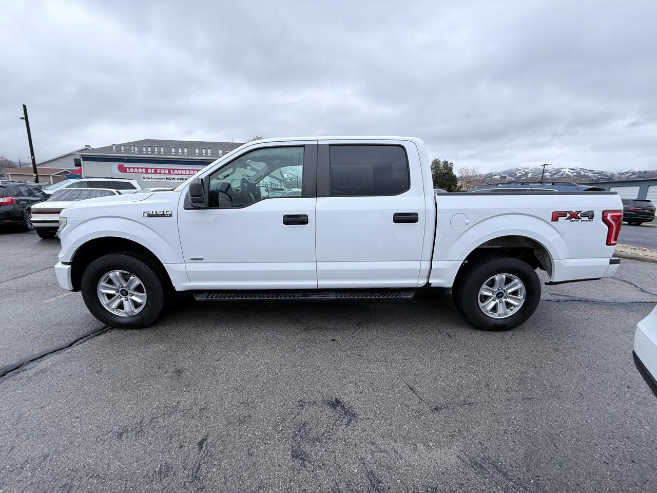 Ford F-150 4WD SuperCrew 145" Lariat 2015
