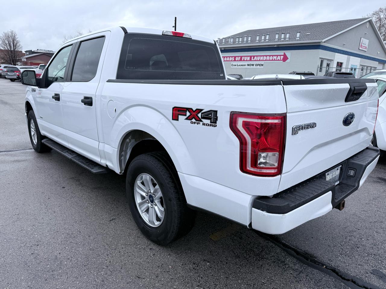 Ford F-150 4WD SuperCrew 145" Lariat 2015