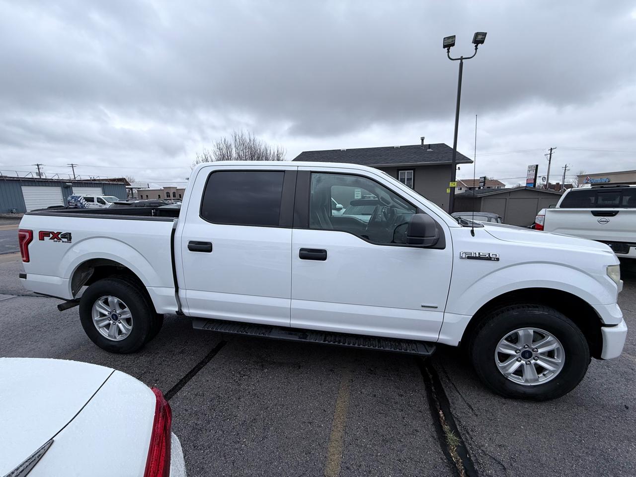 Ford F-150 4WD SuperCrew 145" Lariat 2015