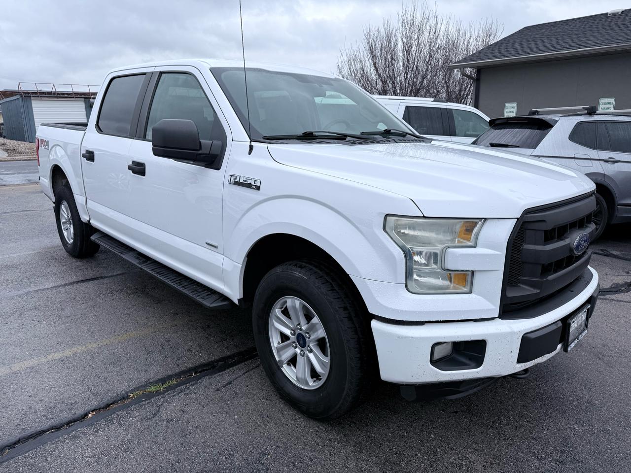 Ford F-150 4WD SuperCrew 145" Lariat 2015