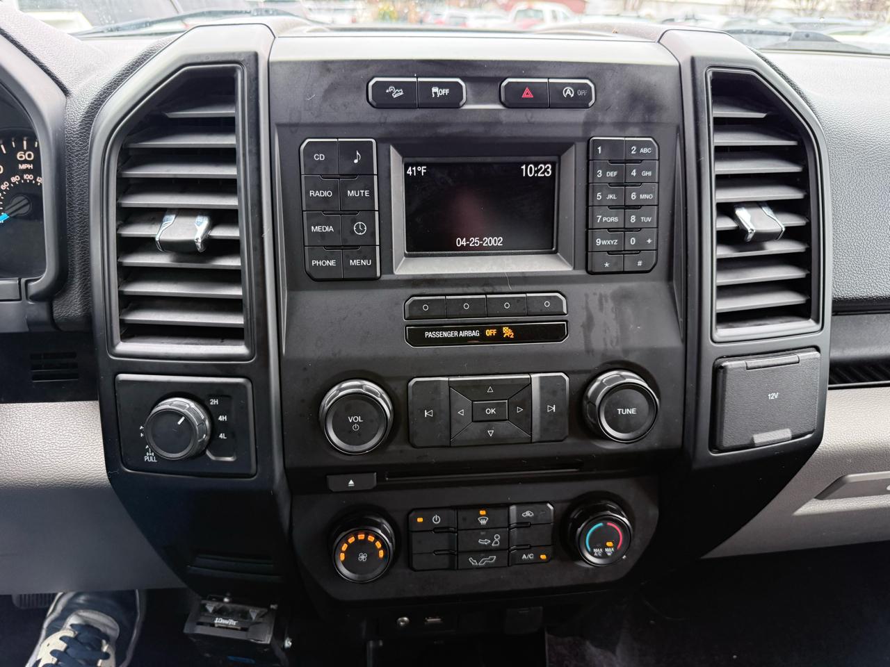 Ford F-150 4WD SuperCrew 145" Lariat 2015