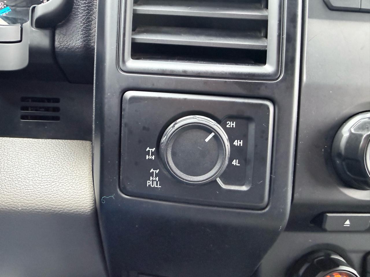 Ford F-150 4WD SuperCrew 145" Lariat 2015