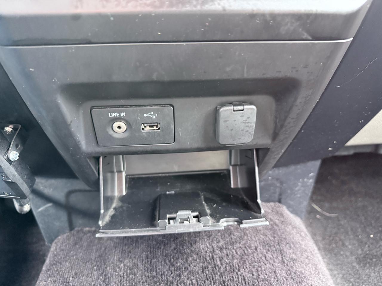 Ford F-150 4WD SuperCrew 145" Lariat 2015