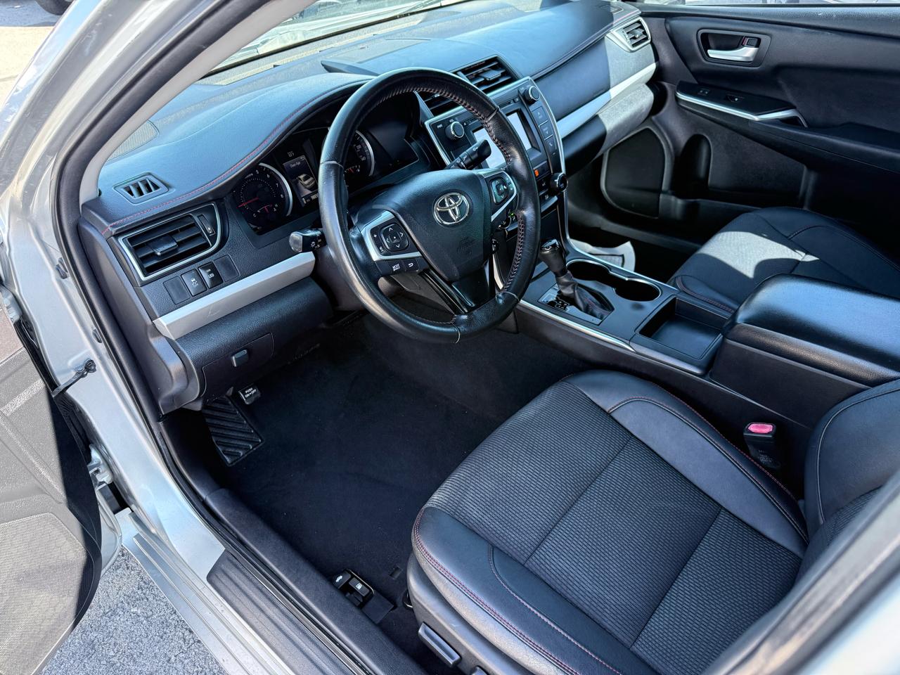 Toyota Camry 4dr Sdn I4 Auto SE w/Special Edition Pkg (Natl) 2016