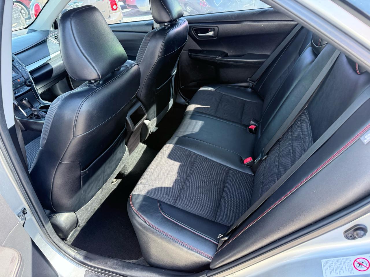 Toyota Camry 4dr Sdn I4 Auto SE w/Special Edition Pkg (Natl) 2016