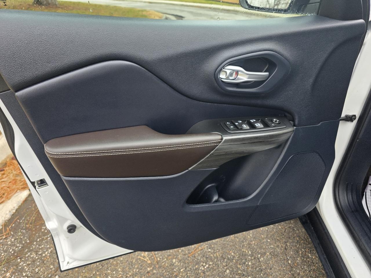 Jeep Cherokee 4WD 4dr Limited 2016