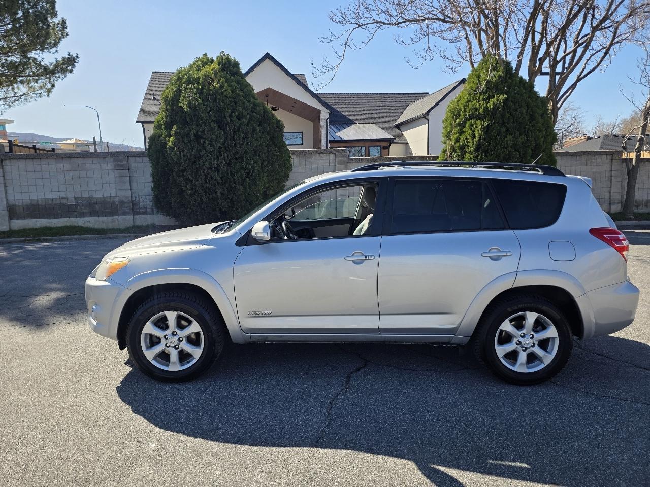 Toyota RAV4 4WD 4dr V6 Limited (Natl) 2012