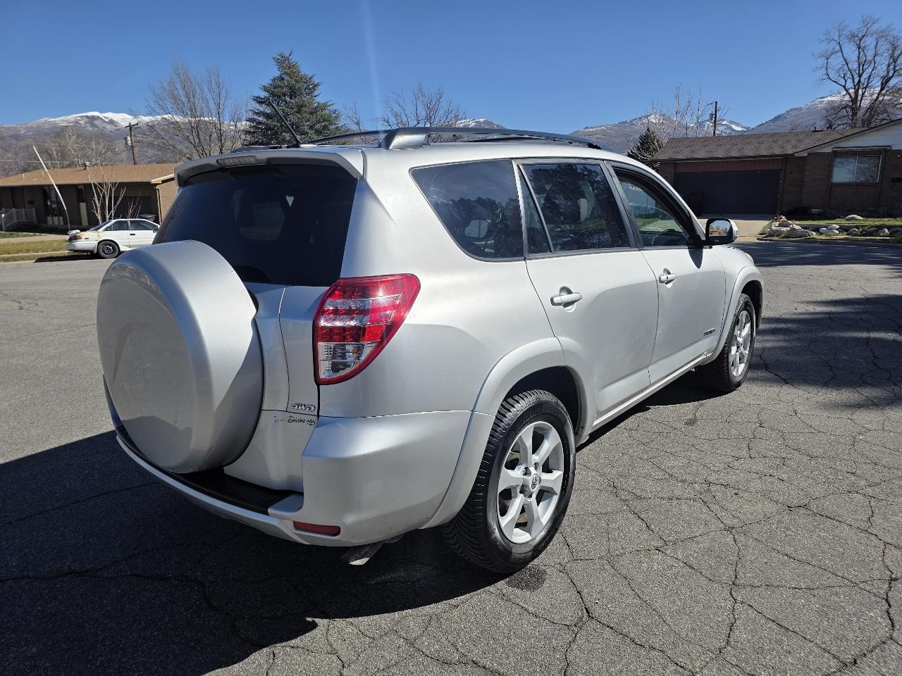 Toyota RAV4 4WD 4dr V6 Limited (Natl) 2012