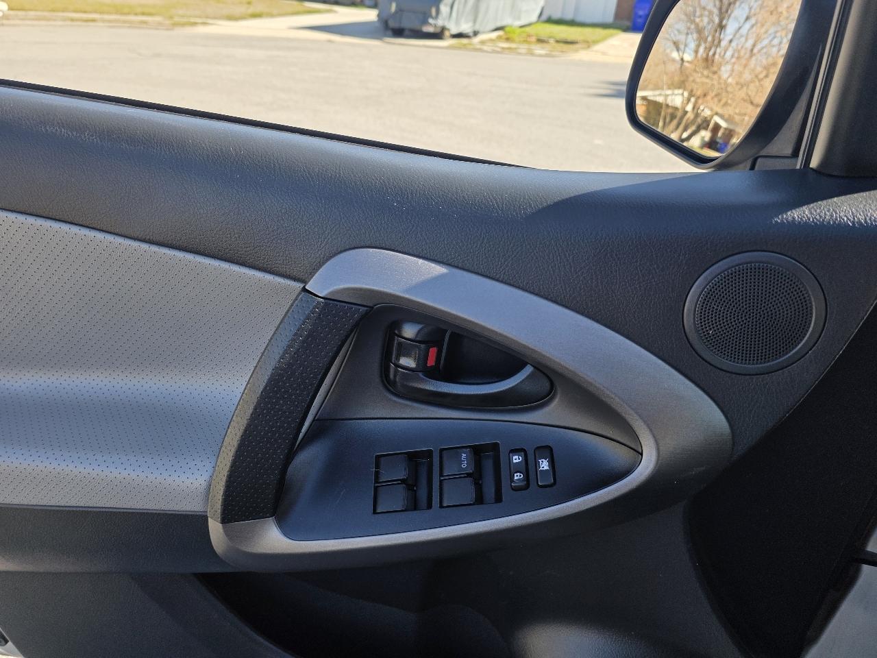 Toyota RAV4 4WD 4dr V6 Limited (Natl) 2012