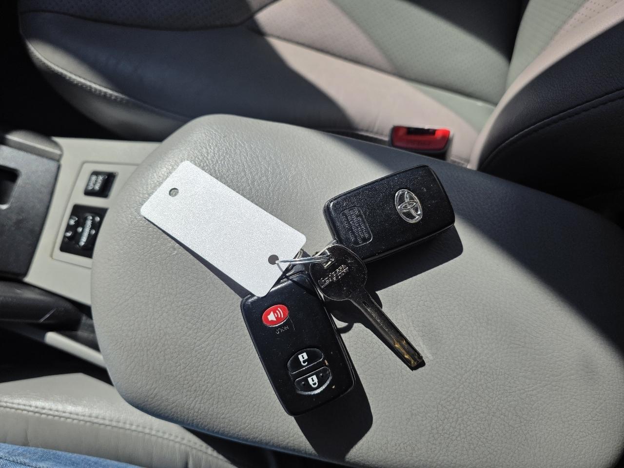 Toyota RAV4 4WD 4dr V6 Limited (Natl) 2012