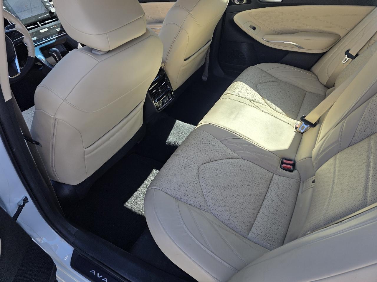 Toyota Avalon Hybrid Limited (Natl) 2020