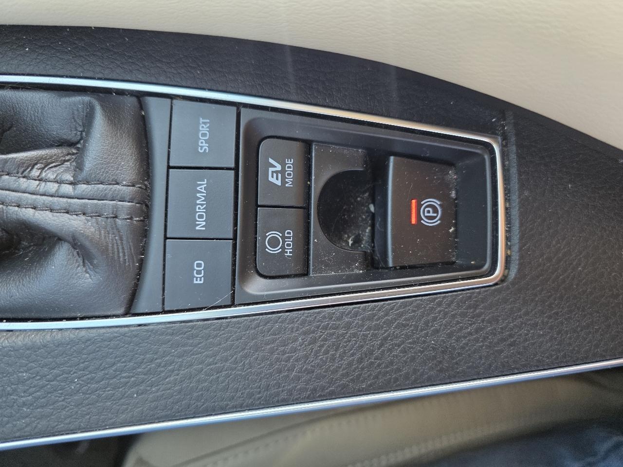 Toyota Avalon Hybrid Limited (Natl) 2020