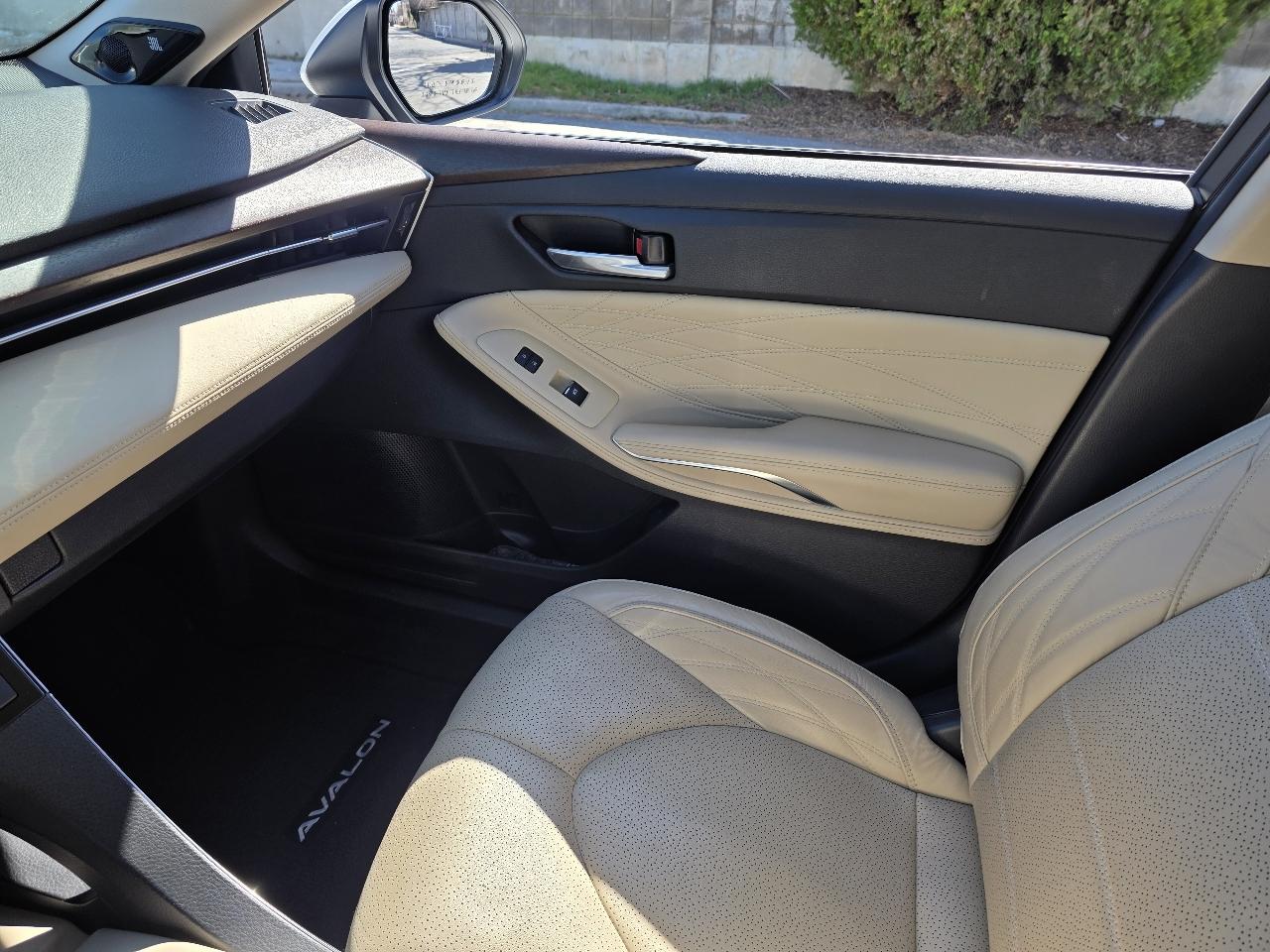 Toyota Avalon Hybrid Limited (Natl) 2020