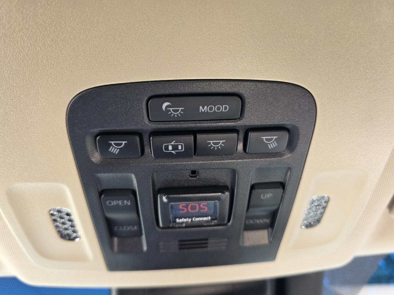 Toyota Avalon Hybrid Limited (Natl) 2020