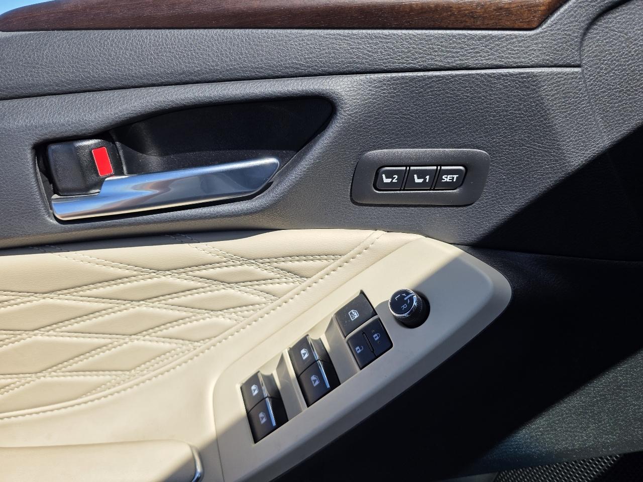 Toyota Avalon Hybrid Limited (Natl) 2020