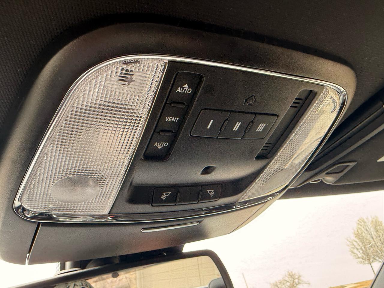 Dodge Charger 4dr Sdn SRT 392 RWD 2016