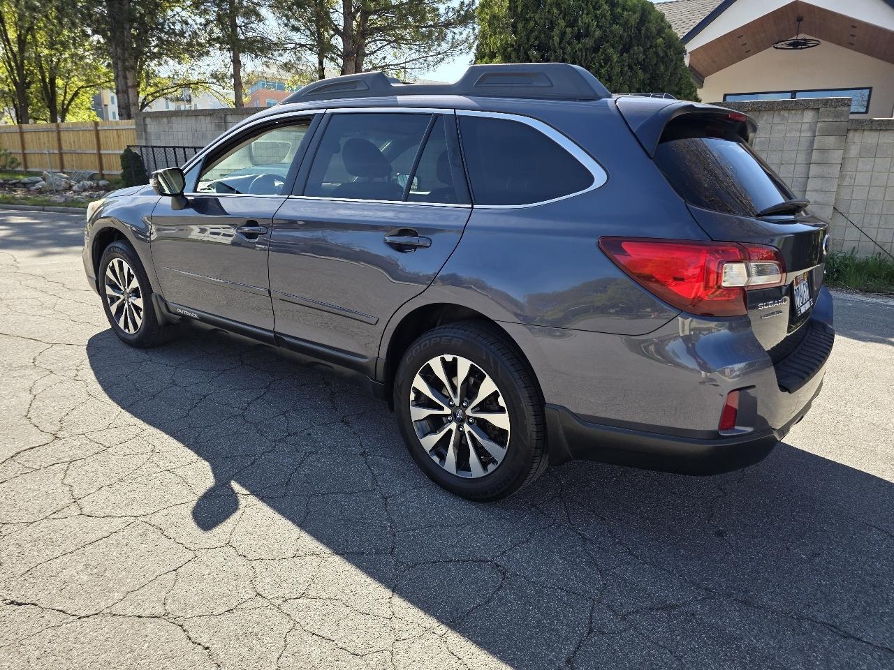 Subaru Outback 4dr Wgn 2.5i Limited 2015