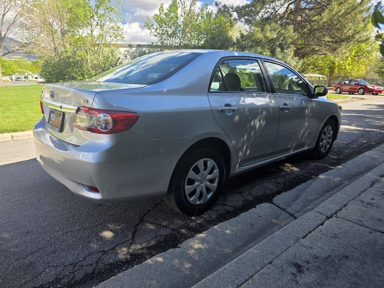 Toyota Corolla 4dr Sdn Auto LE (Natl) 2011