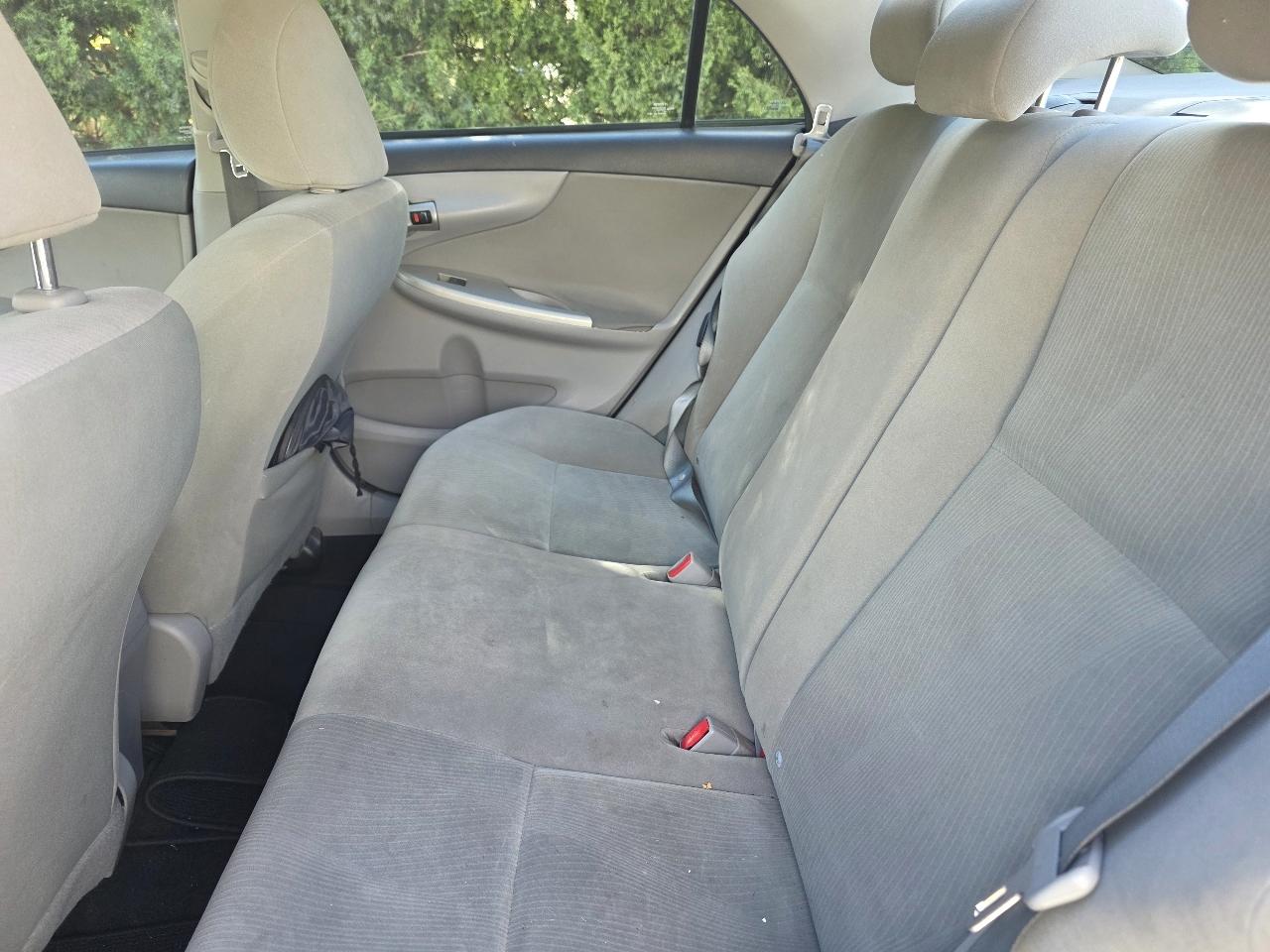 Toyota Corolla 4dr Sdn Auto LE (Natl) 2011