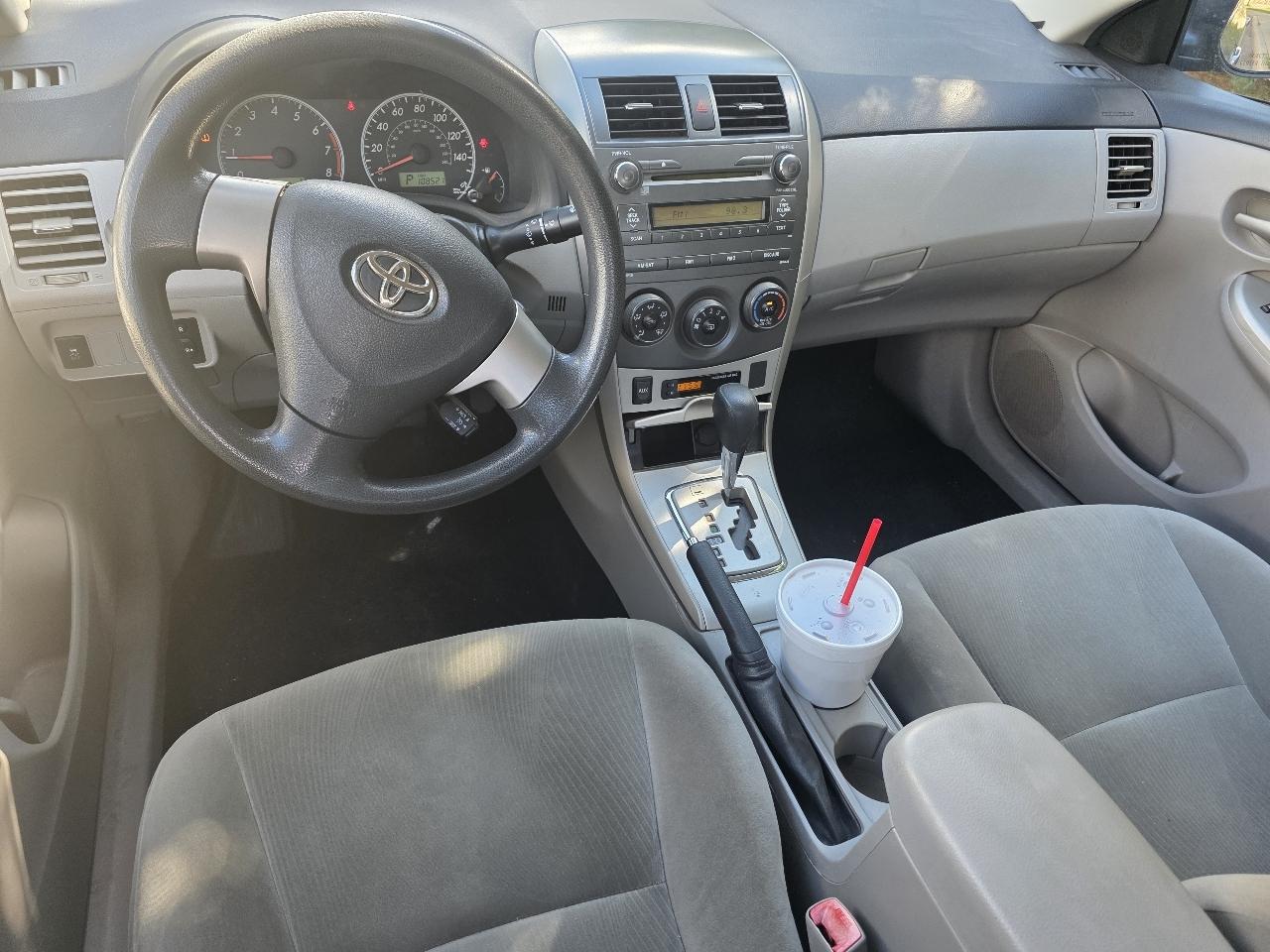 Toyota Corolla 4dr Sdn Auto LE (Natl) 2011